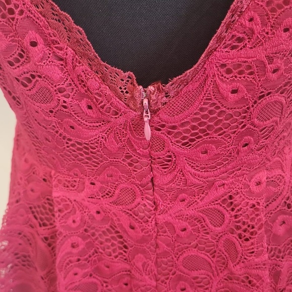 Red Backless Dress with Lace Details - Picture 4 of 5